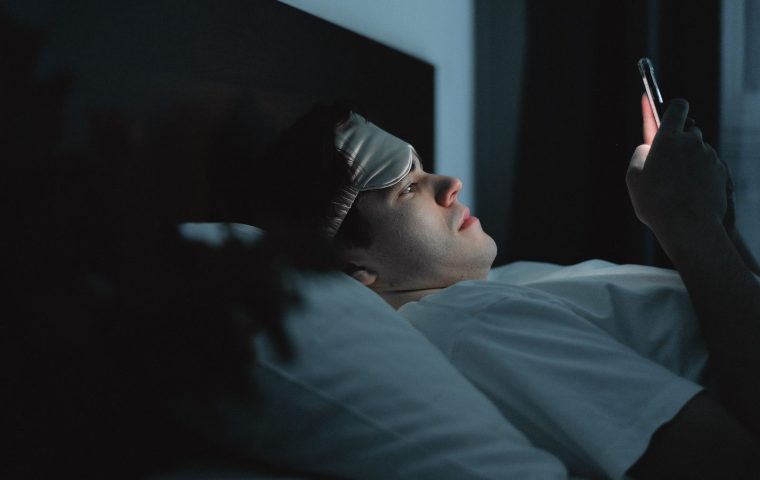7 Bedtime Mistakes Quietly Ruining Your Sleep