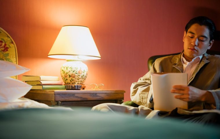 How to Cut Screen Time Before Bed Without Going Cold Turkey