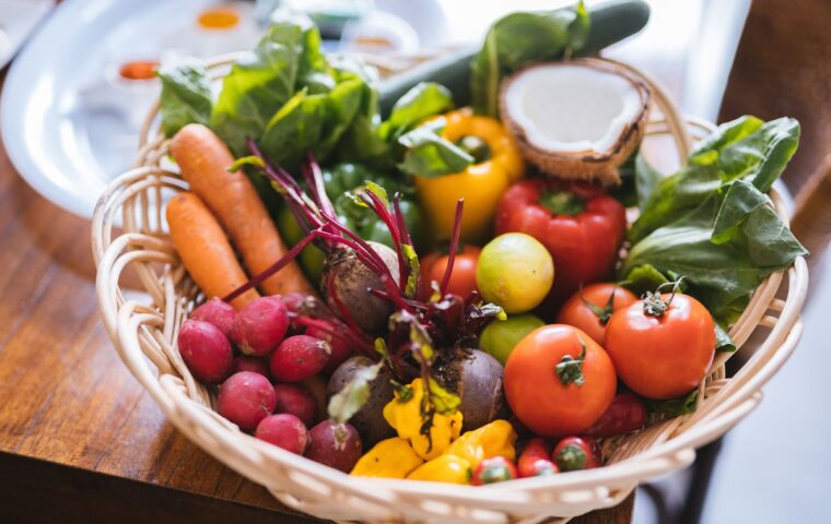 How to Eat and Live Healthier on a Tight Budget